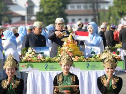 Gelar Tumpeng 77 sebagai Wujud Syukur Prestasi yang Diraih Jawa Barat