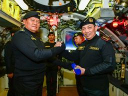 Jenderal Pol Listyo Sigit Prabowo Terima Kehormatan Brevet Hiu Kencana