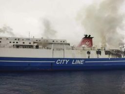 KM Mutiara Timur Terbakar dan Tenggelam di Perairan Karangasem Bali