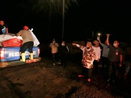 Bencana Gemba di Cianjur, Mensos Risma Terjun Langsung Distribusikan Logistik