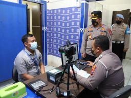 Kapolres Gresik Tinjau Satpas, Samsat dan SPKT Pastikan Pelayanan Prima