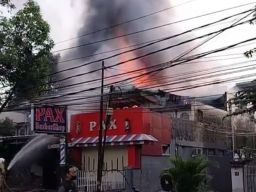 Rumah Tinggal di Tebet Barat Terbakar, 50 Personi dan 11 Unit Damkar Dikerahkan