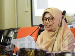 Pekerjaan DSDABM Molor, Aning Rahmawati Bilang Warga Surabaya Dirugikan