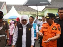 Thoriqul Haq Sambut Khofifah Indar Parawansa di Posko Darurat Bencana