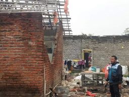 Puting Beliung Hantam Medaeng Sidoarjo, Atap Rumah Beterbangan