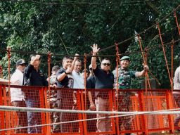 Pasca Banjir Bandang, Kini Jembatan Gelar Kembali Dioperasikan