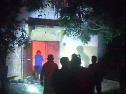 Damkar Sigap Tangani Kebakaran Gudang di Desa Sidaharja Tegal