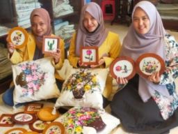 Bordir Karawangan Produk Rizzabordir Probolinggo Telah Diekspor