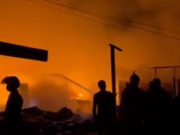 Kebakaran di Kartanegara Hanguskan 13 Bangunan dan 14 Korban Terdampak