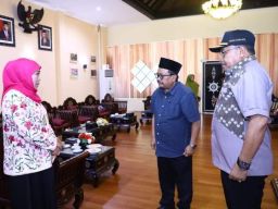 Jalani Misi Dagang, Gubernur Jatim dan Gubernur NTB Teken Kontrak