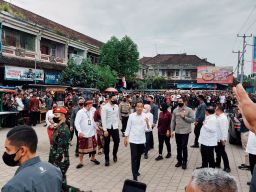 Kunjungi Jembrana , Warga Bahagia sambut Presiden Jokowi