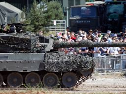 Mitra Eropa Bungkam Saat Jerman Siap Pasok Kiev dengan 14 Tank Leopard 2