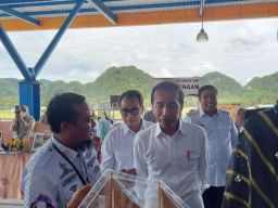 Lawatan ke Bulukumba, Presiden Jokowi Kunjungi Stan Pameran UMKM