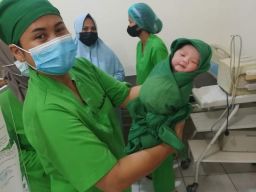 Kejam! Bayi Baru Lahir Dibuang ke TPS di Kompleks Bumi Batara II, Kubu Raya