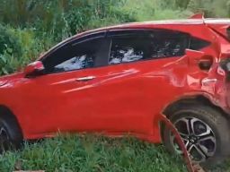 Honda HRV dan Toyota Hiace Tabrakan di KM 22 Landasan Ulin, Banjarbaru