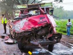 Laka di Jalan Nasional Surabaya Madiun, Satu Korban Patah Tulang