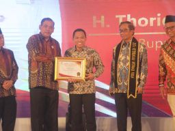 Pemerintahan Bersih, Thoriqul Haq Terima Anugerah Upakarti Tinarbuka Artheswara