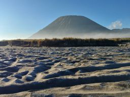 Fenomena Frozen di Bromo Terjadi Karena Suhu Minus 2 Derajat, Indah Sekali