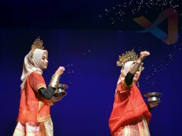 IKAMI Sulsel Cabang Surabaya, Gelar Pertunjukan Passompe di Gedung Cak Durasim