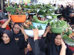 Suku Osing Banyuwangi Gelar Tradisi Ithuk-ithukan Sebagai Wujud Rasa Syukur