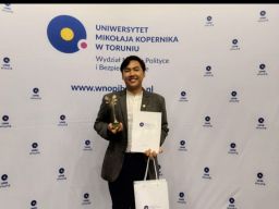 Perjalanan Ary Kurniawan, Alumnus Unair Raih Gelar Best Student di Polandia