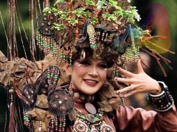 Banyuwangi Ethno Carnival Berakhir, Peserta Padati Jl. Veteran Sepanjang Tiga KM