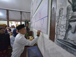 Eri Cahyadi Larang Sekolah Jual Seragam Lantaran Kemahalan Bagi Siswa