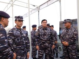 Pangkoarmada II Tinjau Kapal Markas Latgab TNI