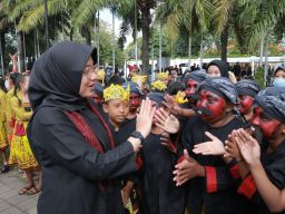 Bupati Ipuk Fiestiandani Main Bareng di Festival HAN di taman Blambangan