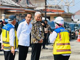 Jokowi Tinjau Jalan Raya Surakarta, Pemerintah Kometmen Perbaiki Infrastruktur