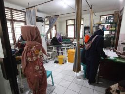 Gawat! 71 Warga Tanah Kali Kedinding Keracunan Usai Makan Daging Kurban