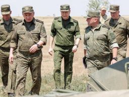 Pastikan Kesiapan, Menhan Rusia Inspeksi Pasukan di Distrik Militer Selatan