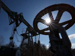 Rusia Berencana Kembali Menurunkan Produksi Minyak ke 515 Juta Ton Tahun Ini