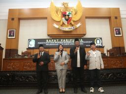 DPRD Banyuwangi Setujui Raperda APBD 2022, Bupti Ipuk Hadir dalam Paripurna