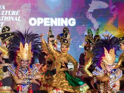 Opening Surabaya Cross Culture 2023 di Balai Kota Berlangsung Spektakuler