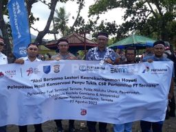 Pertamina Ternate Aksi Bersama Lestari, Melepas Anak Penyu di Pantai Kastela