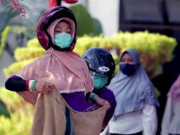 Penghuni Liponsos Keputih Rayakan Agustusan dengan Lomba Bakiak dan Balap Karung