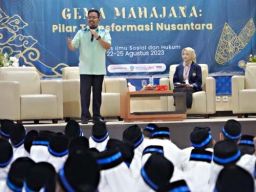 Ketua DPD Gerindra Jatim Blak-blakan Bicara pada Acara PKKMB Unesa