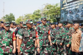 Jelang Kunjungan Wapres RI, Danrem 084/BJ Pimpin Apel Gelar Pasukan Pengamanan VVIP