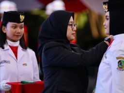 Ipuk Fiestiandani Kuhkan 75 Paskibraka di Pendopo Sabha Swagatha Blambangan