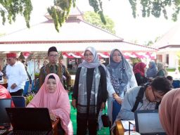 Bupati Ipuk Fiestiandani Fasilitasi 1000 UMKM Mendapat Sertifikasi Halal Gratis