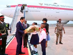 Tiba di Maputo Mozambik, Jokowi Disambut oleh Menteri Sumber Daya Mineral