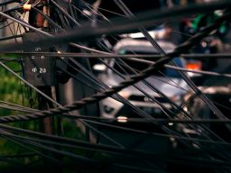 Terjebak Kabel Telkom, Pemotor di Jakbar Tewas di TKP Usai Hantam Trotoar Jalan