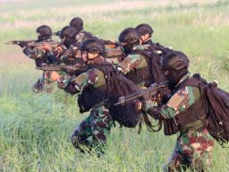TNI Angkatan Udara Lumpuhkan Musuh dan Rebut Bandara Blimbingsari Banyuwangi