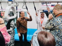 Jokowi Mengajak Dubes ASEAN Naik MRT Menuju Peluncuran Multi Trip Edisi Khusus