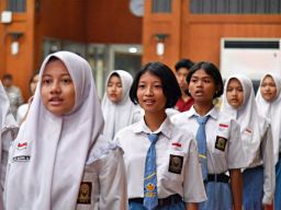 Wali Kota Surabaya Eri Cahyadi Tesmi Menutup Pemusatan Diklat Paskibraka 2023