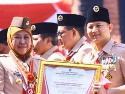 Khofifah Jadi Pembina Apel pada Hari Pramuka ke 62 di Gedung Grahadi Surabaya