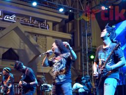 Band Rock Andromeda Meriahkan Malam Puncak Kurasi Musik Jalanan Surabaya
