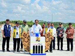Jokowi Lakukan Pengisian Awal Bendungan Sepaku Semoi