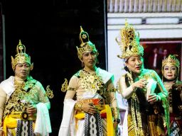 Bupati Bojonegoro Jadi Pemain Ketoprak dalam Lakon Plesiran Gentari Jagad